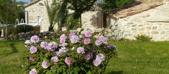 MAISON TYPIQUE EN PIERRE 4 A 6 PERS PISCINE ET JACUZZI, PROCHE CAHORS ET MONTCUQ