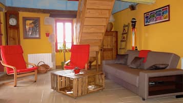 Fernseher, DVD-Player, Tischtennisplatte, Stereoanlage