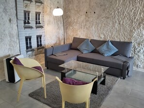 Una televisión, un reproductor de DVD