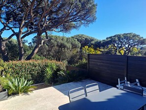 تناول الطعام بالخارج