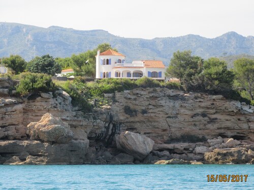 Waterfront, schöne Villa im katalanischen Stil mit herrlichem Blick auf das Meer