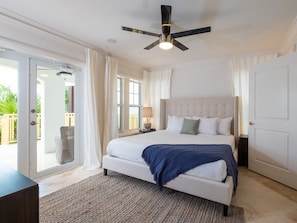 3 habitaciones, tabla de planchar con plancha y cuna de viaje