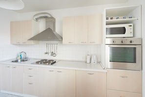 1 Bedroom apartment in Pilies street nr.23 | Eget kök | Kylskåp, mikrovågsugn, ugn och spishäll
