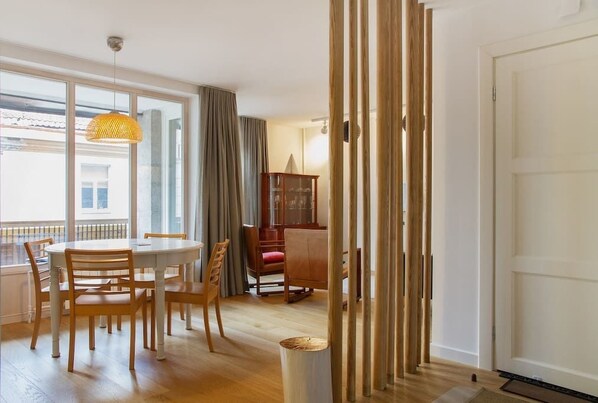 Two bedroom apartment in Pilies street nr.23 | 1 sovrum, sängtillbehör av högsta kvalitet och skrivbord