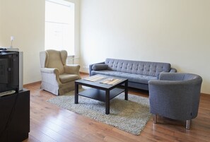 Two floor two bedroom apartment in Latako street nr.1 | 1 室のベッドルーム、高級寝具、デスク、アイロン / アイロン台