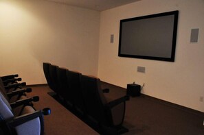 Family Townhome, Garden Area | Theater show