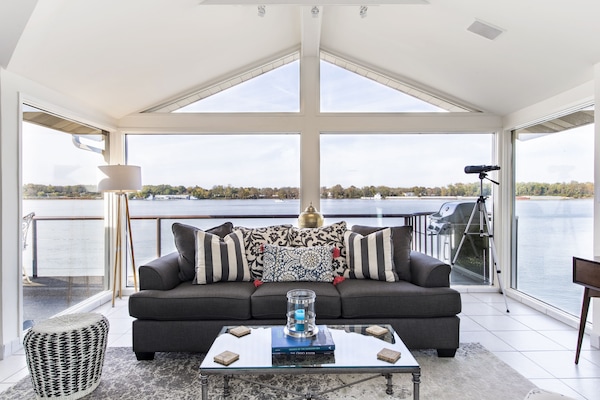 Your happyspace awaits you at The River's Edge Oasis, book today! :)