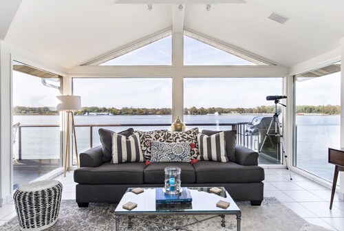 The River's Edge Oasis...Relax & unwind...Casual luxury close to downtown Lville