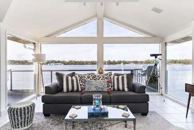 The River's Edge Oasis...Relax & unwind...Casual luxury close to downtown Lville