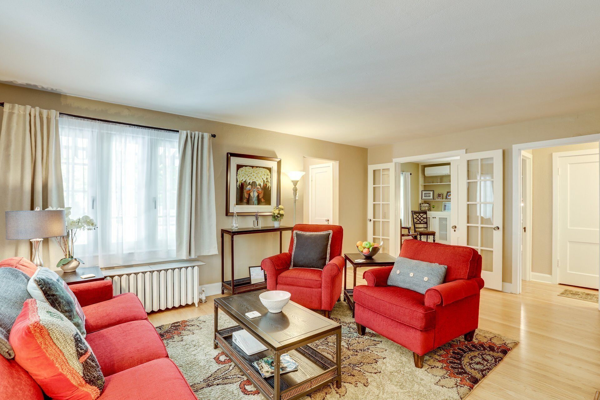 Smart TV, fireplace, DVD player, books