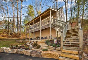 Exterior - Fox's Den. 2 bd 2 ba sleeps 6. Near Gatlinburg and the Arts and Crafts Community (Gatlinburg)