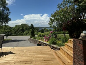 Property grounds - LAZY DAYZ Sunset Views and 2 minutes drive to Picton Main Street (Prince Edward)