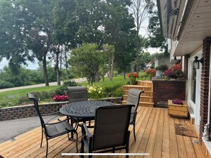 Outdoor dining - LAZY DAYZ Sunset Views and 2 minutes drive to Picton Main Street (Prince Edward)