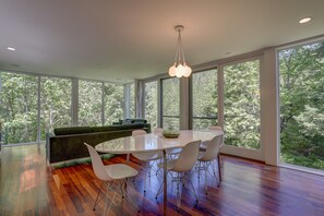 Interior - Neal Creek Retreat - Urban Design, Gorgeous Rural Natural Surroundings (Hood River)
