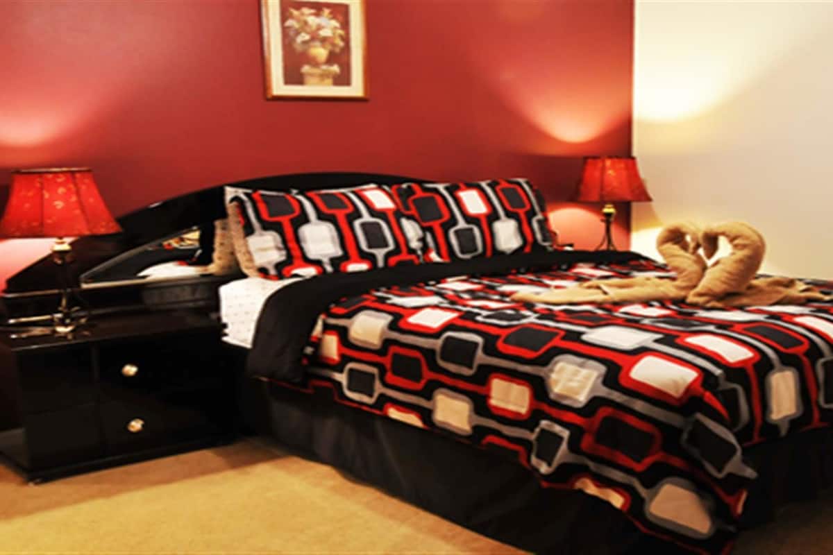 3 bedrooms, premium bedding, laptop workspace, iron/ironing board