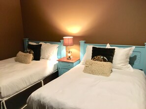 2 bedrooms, iron/ironing board, WiFi, bed sheets