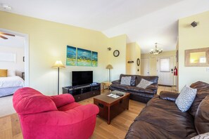 TV, DVD player - River Ranch - Close to DT Hood River! (Hood River)