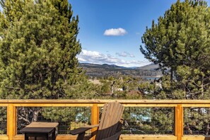 Outdoor dining - River Ranch - Close to DT Hood River! (Hood River)