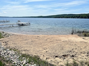 Plage, chaises longues, serviettes de plage