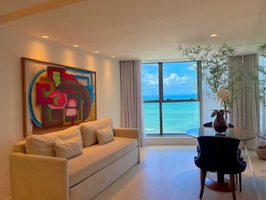 Deluxe Suite Sea View 1° - 23° floor | Living area