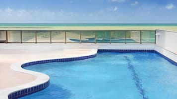 Deluxe Suite Sea View 1° - 23° floor | Piscina | Piscina externa