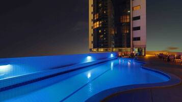 Deluxe Suite Sea View 1° - 23° floor | Piscina | Piscina externa