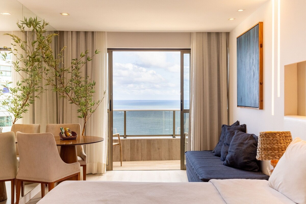 Suite | In-room safe, blackout drapes, soundproofing, WiFi (free)