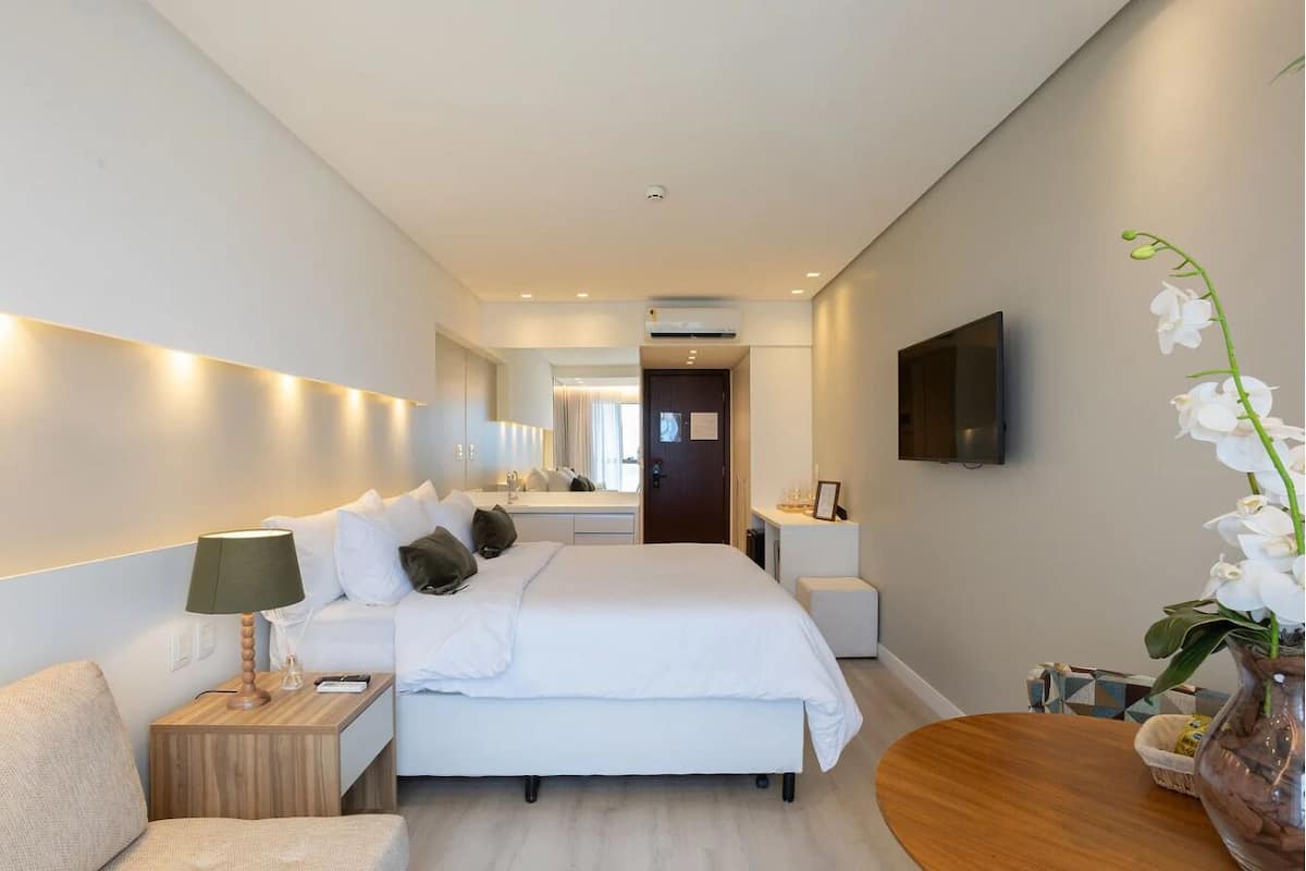 Queen Suite Sea View - 30° floor | In-room safe, blackout drapes, soundproofing, WiFi (free)