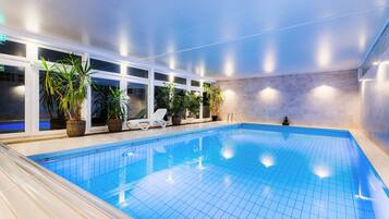 Innenpool, Liegestühle