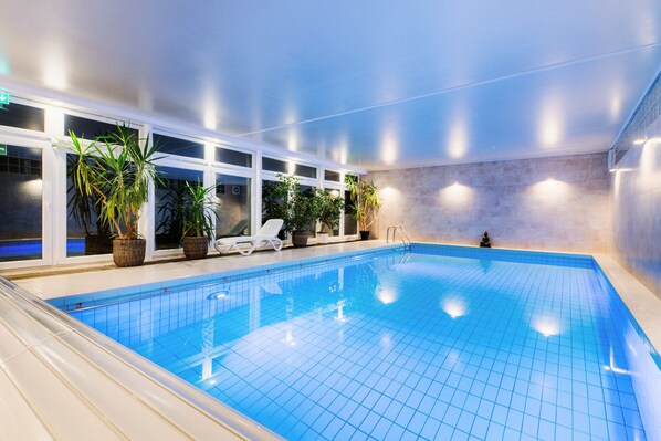 屋内プール、サンラウンジャー