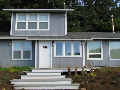 Tenmile House - Comfortable Ocean View