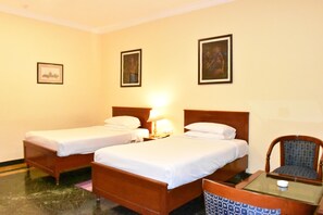 Ropa de cama de alta calidad y minibar con artículos gratuitos