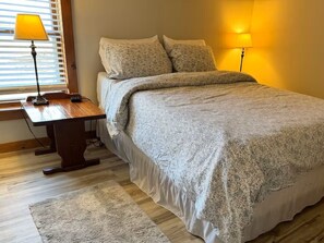 1 habitación, tabla de planchar con plancha, wifi gratis y ropa de cama