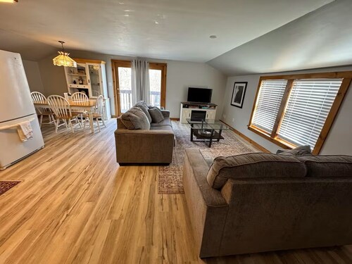 Peaceful Getaway - 12 Mins to Saratoga Race Track