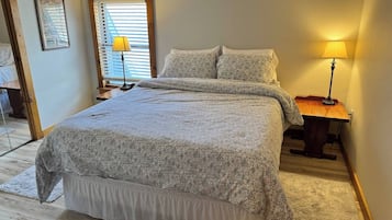 1 slaapkamer, een strijkplank/strijkijzer, gratis wifi, beddengoed