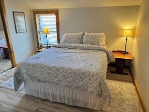 1 bedroom, iron/ironing board, free WiFi, bed sheets - Peaceful Getaway - 12 Mins to Saratoga Race Track (Saratoga Springs)