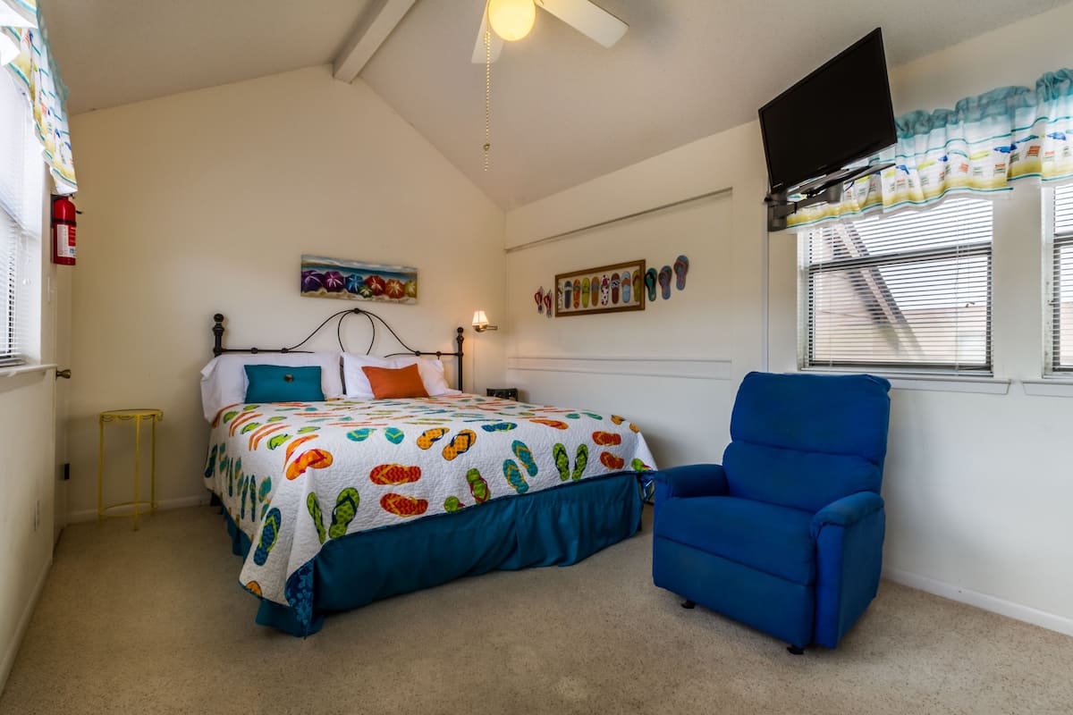 Three Bedroom Gulf View | Individually decorated, individually furnished, free WiFi, bed sheets