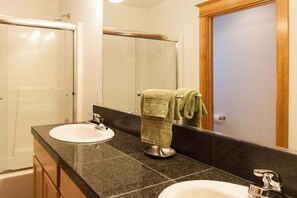 Shower, hair dryer, towels - Private Reserve - Easy Living, Downtown, Amazing Amenities (Hood River)