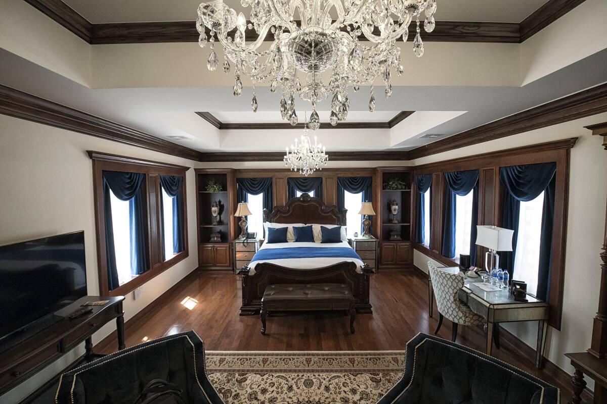 presidential room, non smoking, private bathroom (2nd floor) | premium bedding, down duvets, in-room safe, individually decorated