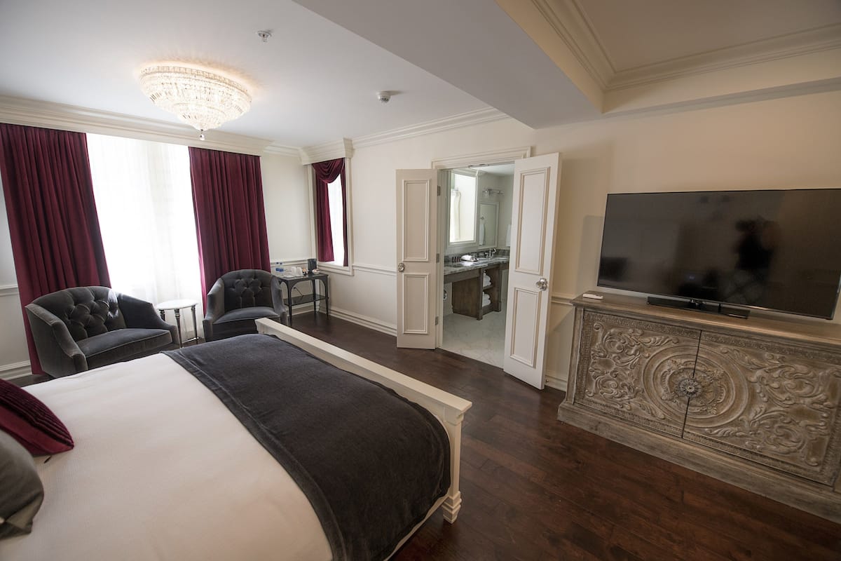 Phòng Grand, phù hợp cho người khuyết tật, không hút thuốc (Private Bathroom) | Bộ đồ giường cao cấp, chăn bông, két bảo mật tại phòng
