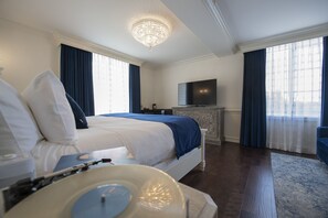 Grand Room, Non Smoking, Private Bathroom (1st Floor) | Premium bedding, down comforters, in-room safe, individually decorated