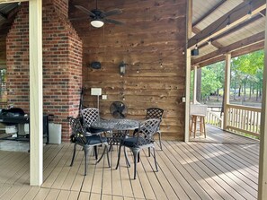 Outdoor dining - Rustic Waterfront Cabin Lake Wateree (Ridgeway)