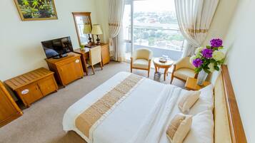 Minibar, in-room safe, desk, free WiFi