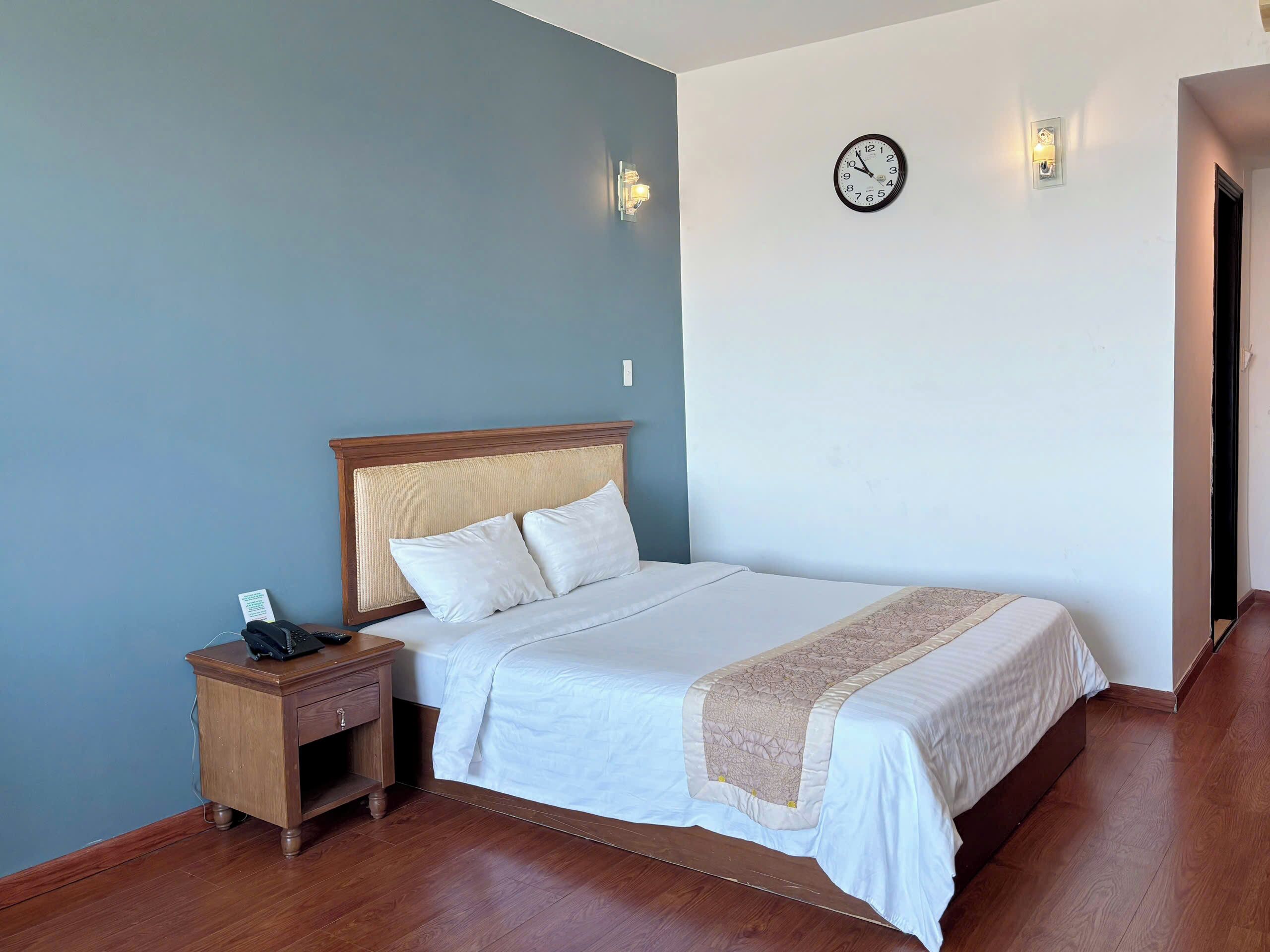 迷你吧、房內夾萬、書桌、免費 Wi-Fi