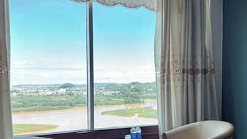 Suite, elveutsikt | Utsikt fra balkong