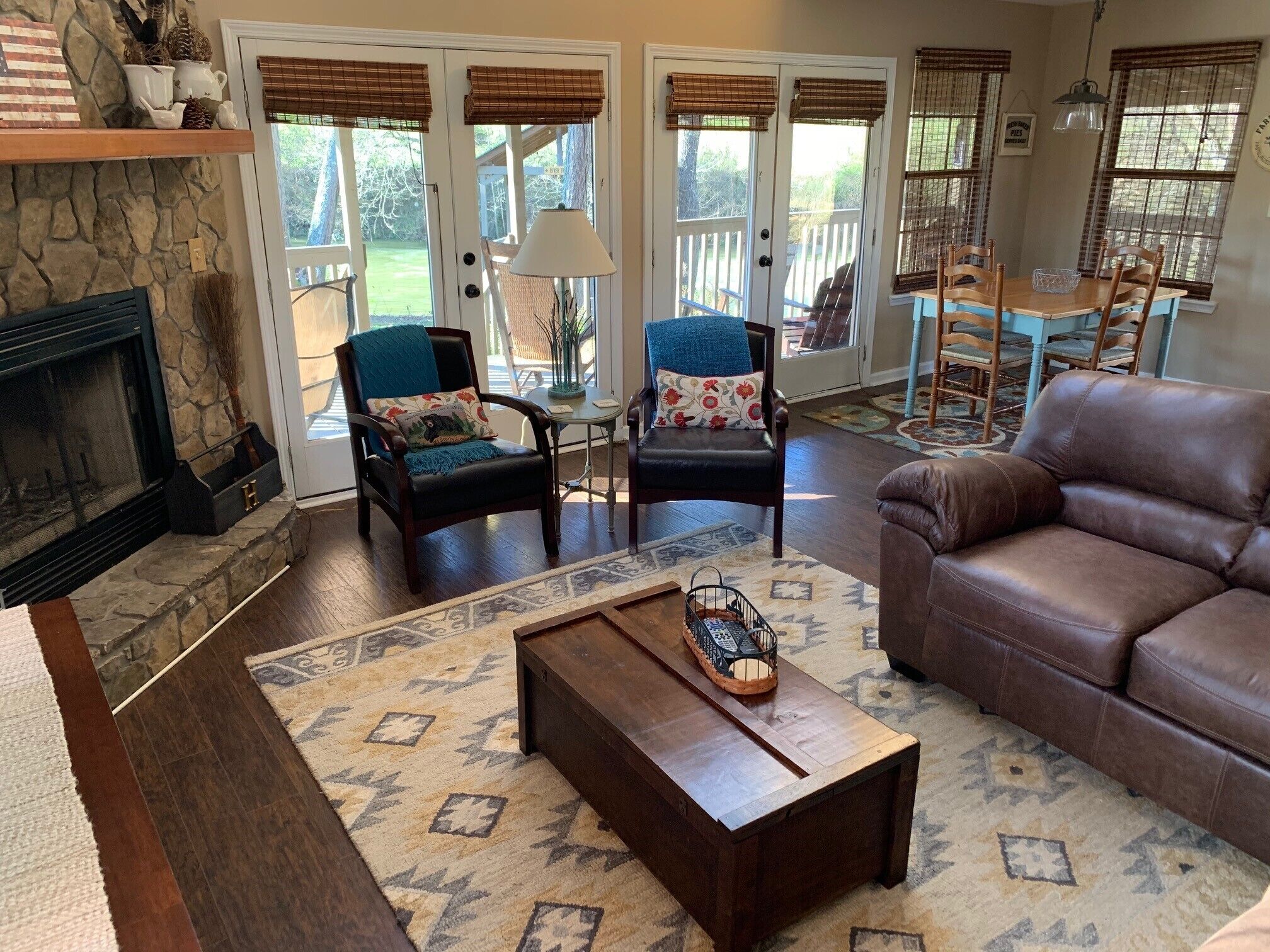 Smart TV, fireplace, DVD player, table tennis