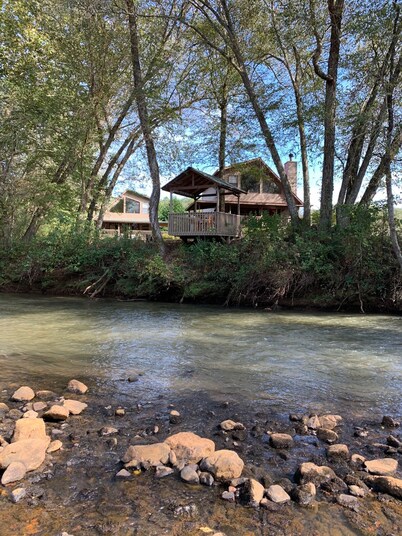 Tranquil Chalet - Nottely Riverfront, Starlink w/ Roku TV, Easy River Access