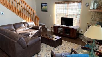 Smart TV, fireplace, DVD player, ping pong