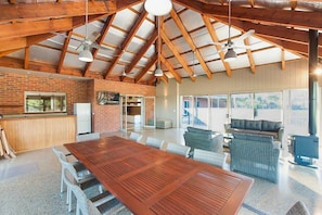Interior - Luxury Vineyard Estate | Pool | 5 Bedrooms (Moama)