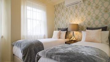 2 bedrooms, iron/ironing board, free WiFi, bed sheets